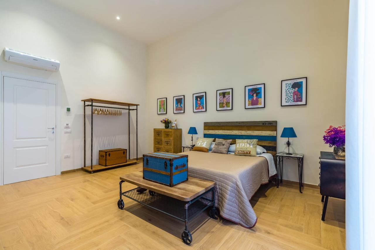 La Gatta Cenerentola Rooms Napoli Bagian luar foto