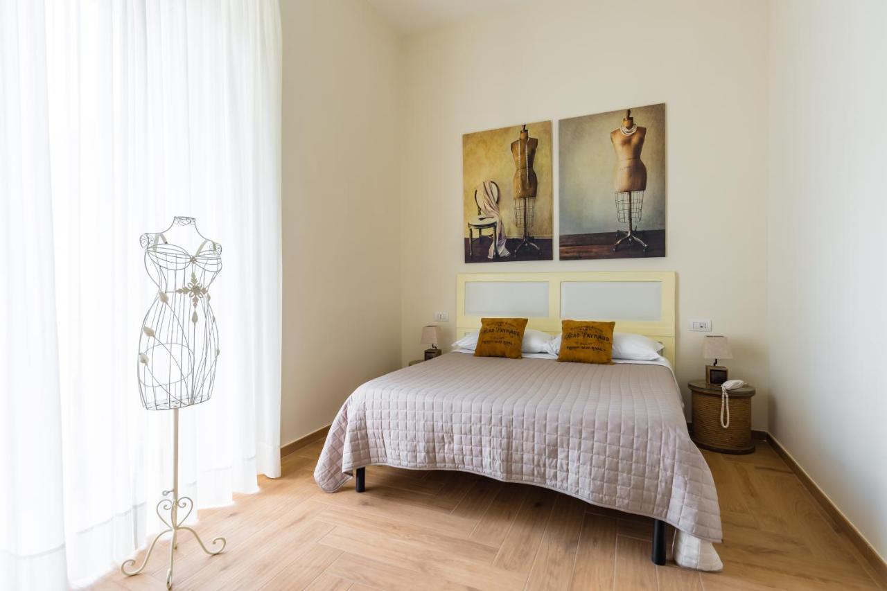 La Gatta Cenerentola Rooms Napoli Bagian luar foto