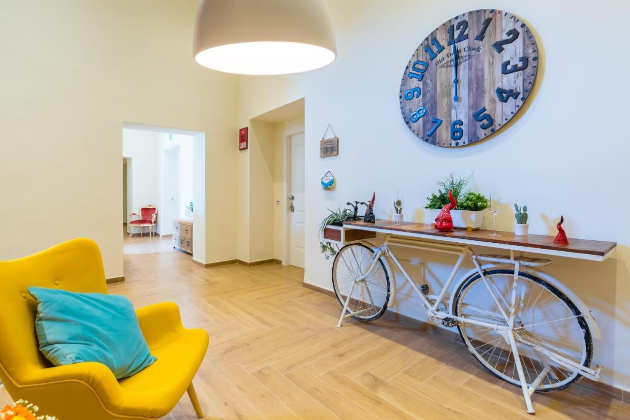 La Gatta Cenerentola Rooms Napoli Bagian luar foto
